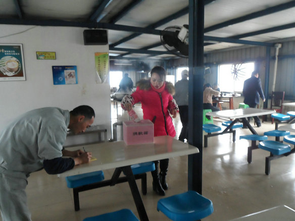 “我們都是一家人”愛心捐款活動(dòng)(圖2) “我們都是一家人”愛心捐款活動(dòng)(圖2)